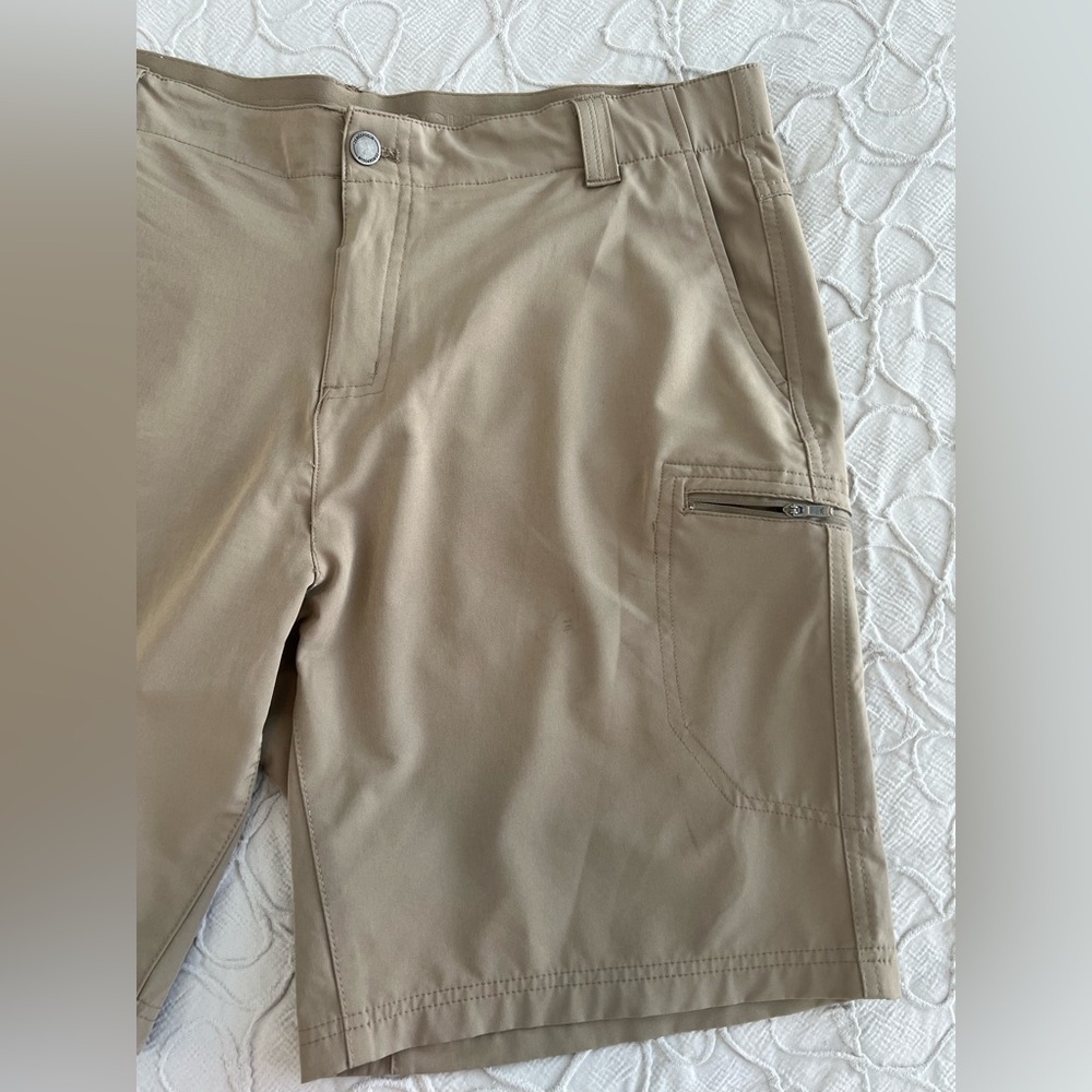 men's zeroxposur Khaki Moisture Wicking Shorts Size 40 (0642) - Picture 3 of 12